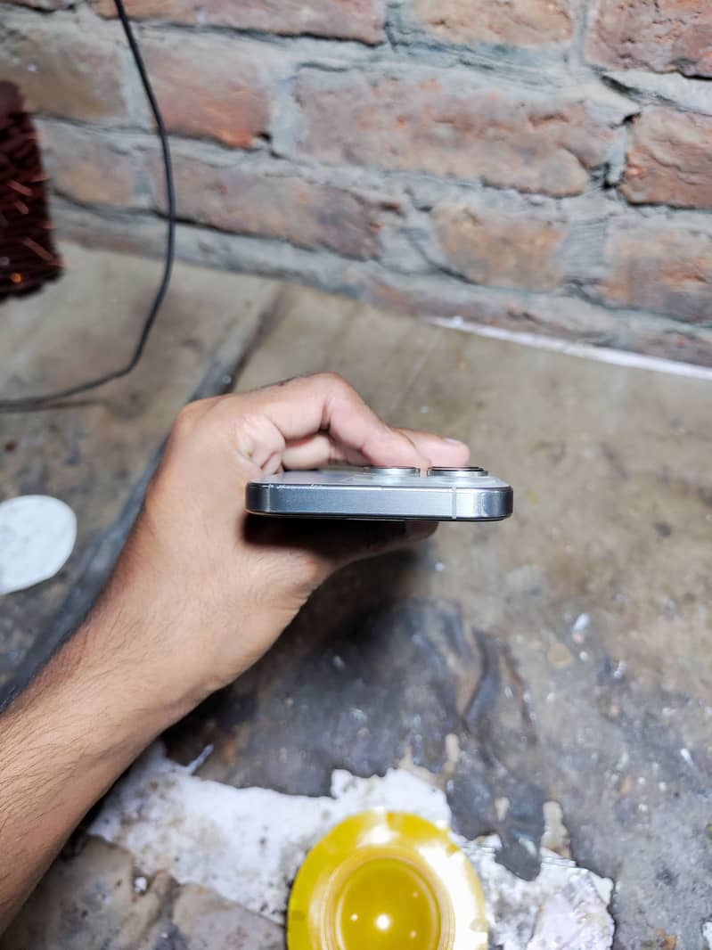 Apple iPhone 15 Pro 6
