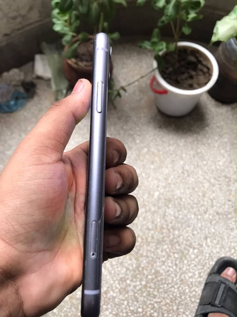 Apple iPhone 11 3