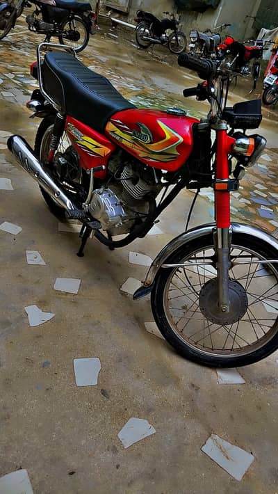 United 125