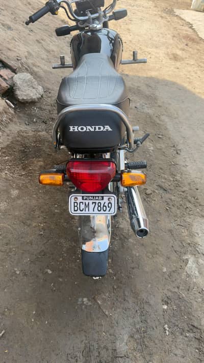 black Honda CD 70