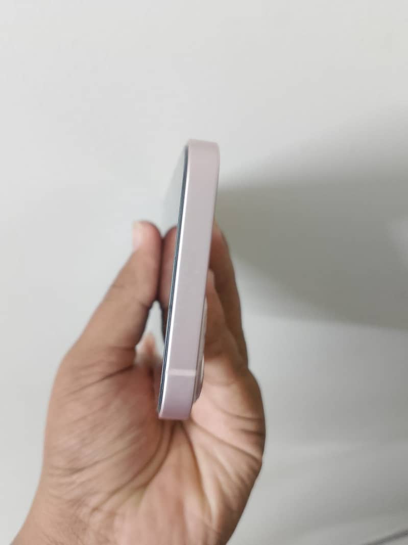 Apple iPhone 13 4