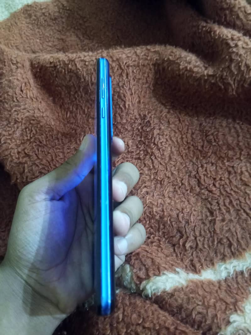 Sharp Aquos R5G 6