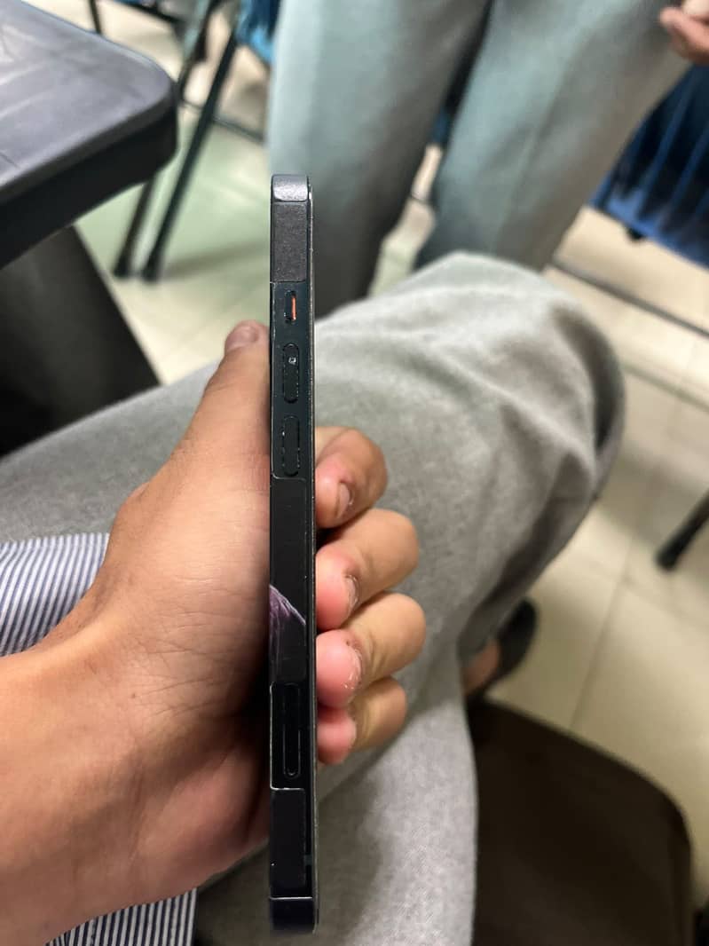 Apple iPhone 13 2