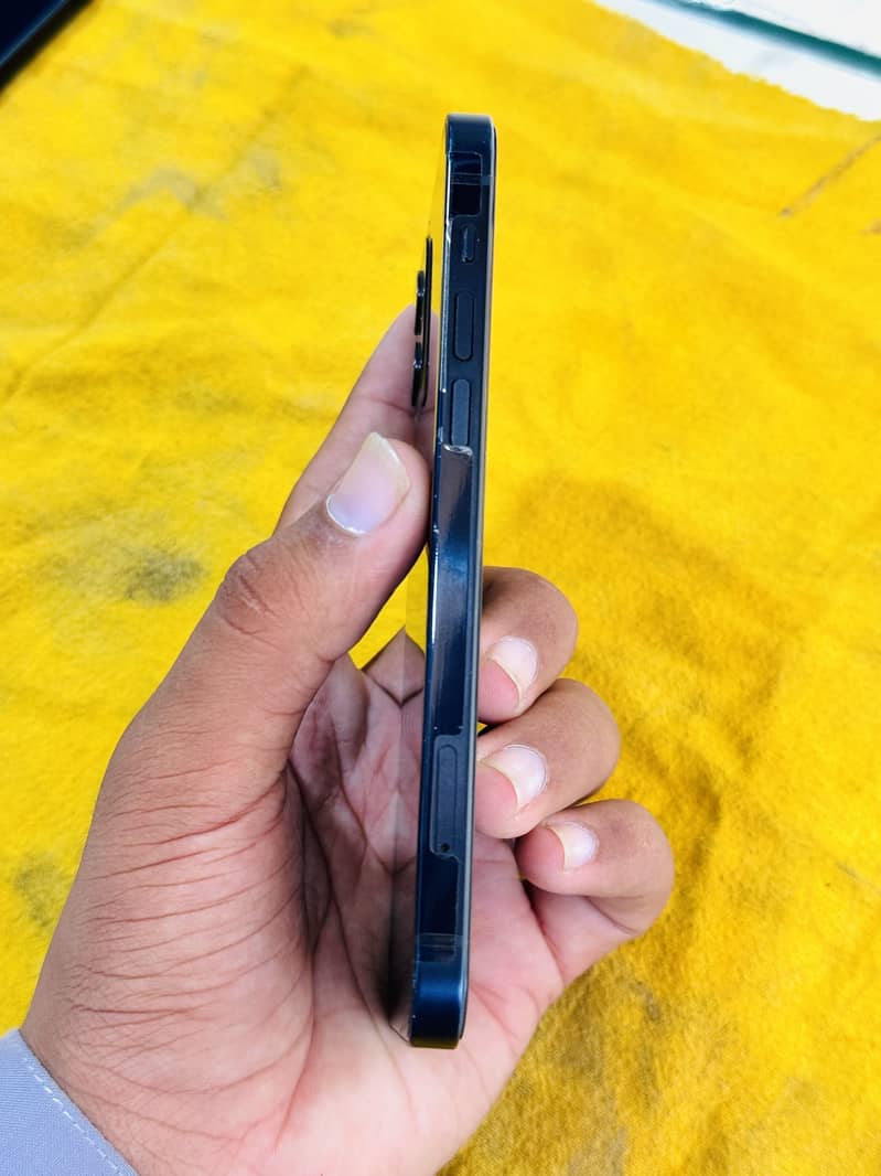 Apple iPhone 12 3