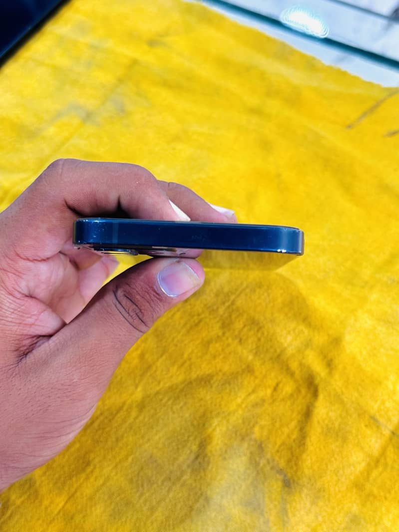 Apple iPhone 12 5