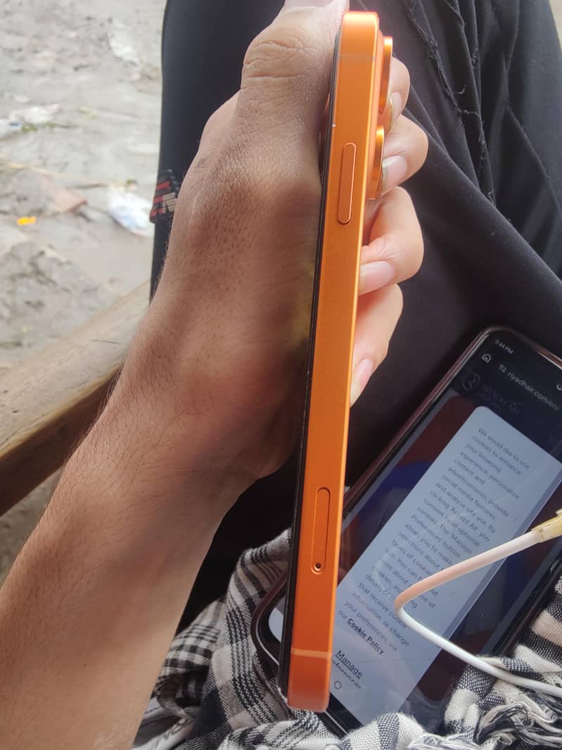 Apple iPhone 11 4