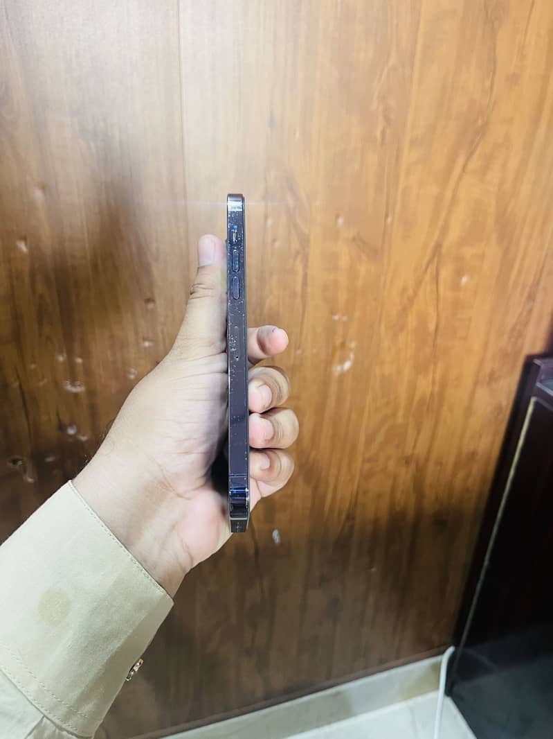 Apple iPhone 14 Pro Max 4