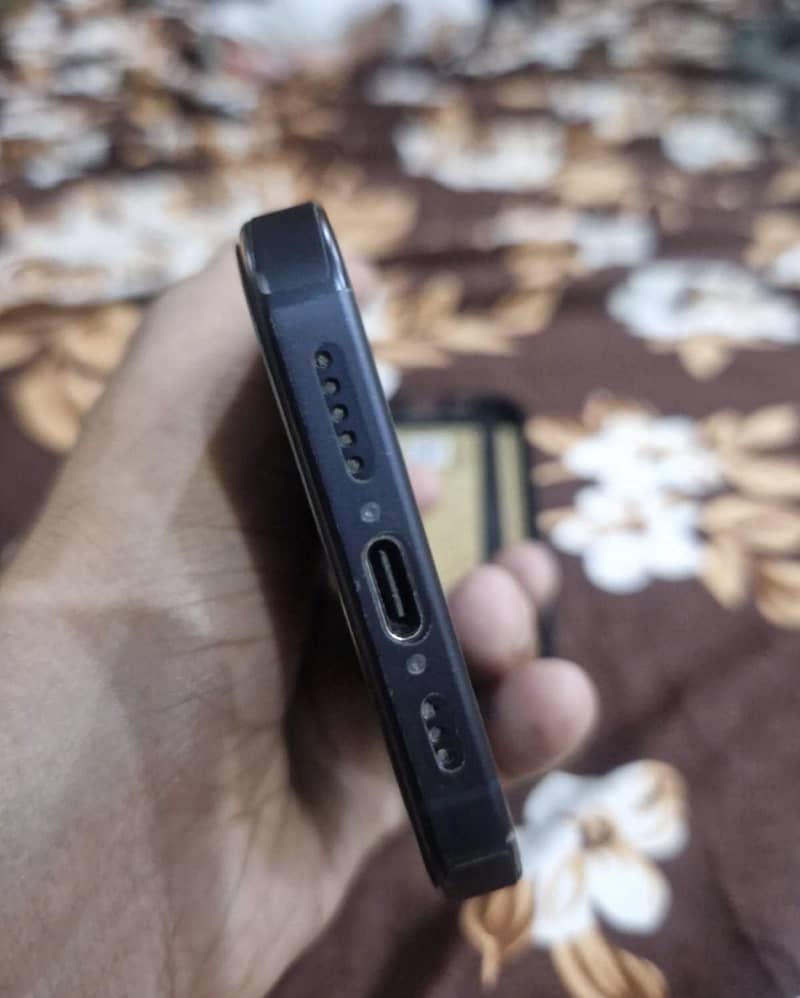 Apple iPhone 15 Pro 0