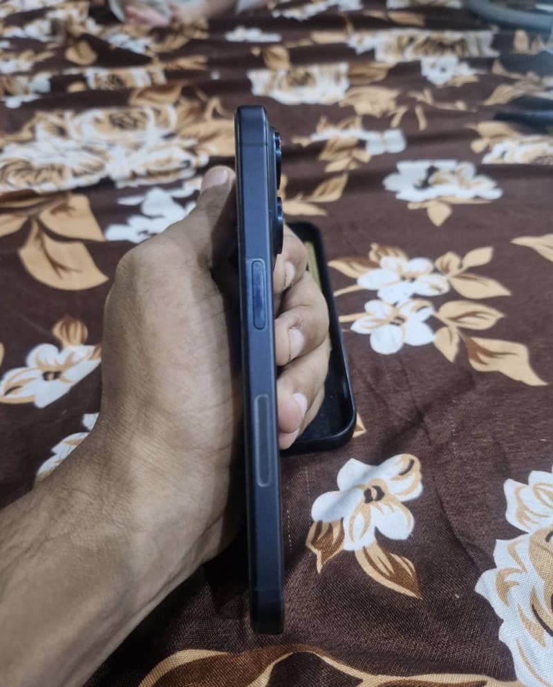 Apple iPhone 15 Pro 2