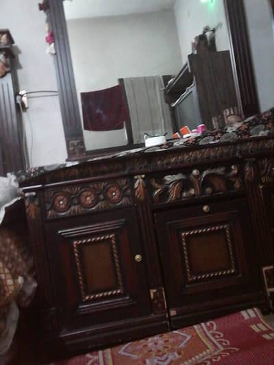 BED SET WITH SIDE TABLE AND MIRROR