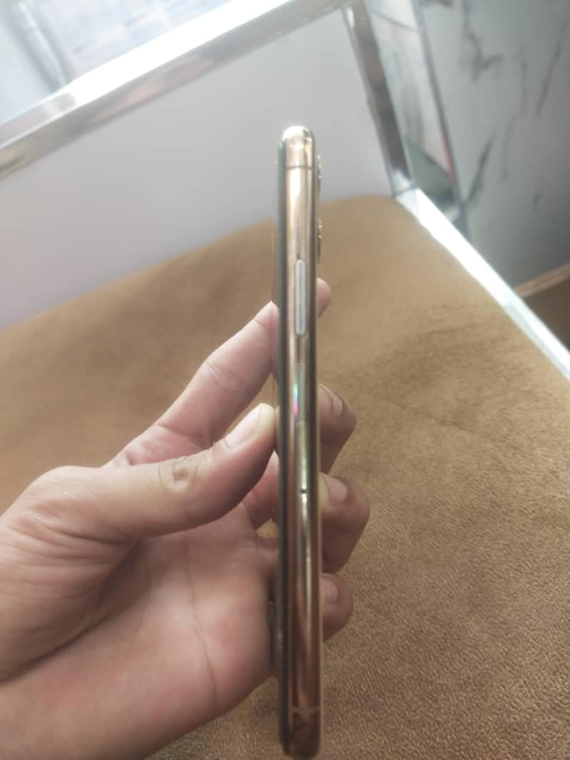 Apple iPhone 11 Pro 2