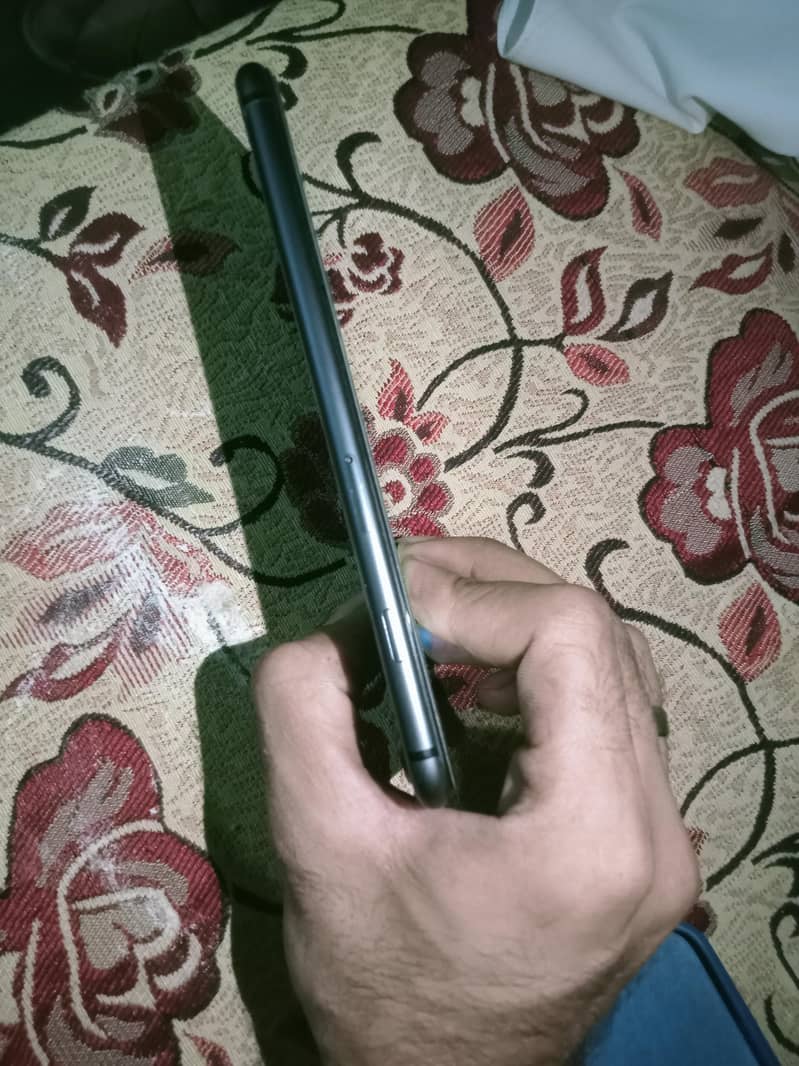 Apple iPhone 8 Plus 1