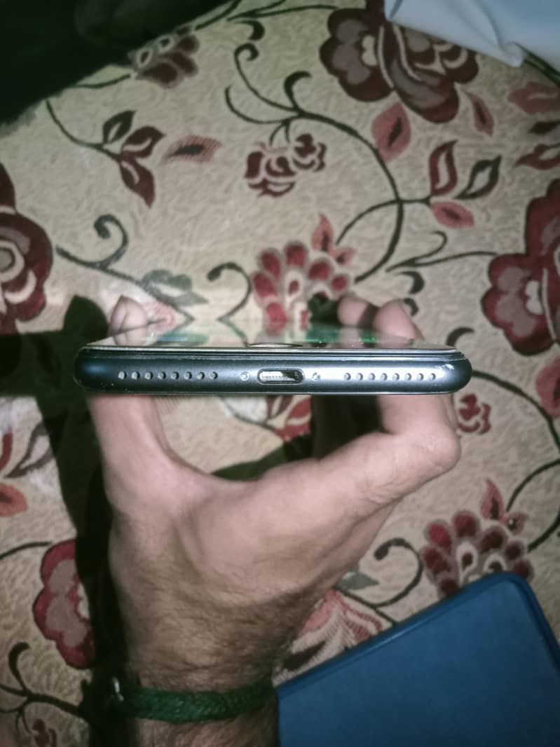 Apple iPhone 8 Plus 4