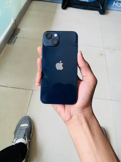 Apple iPhone 13