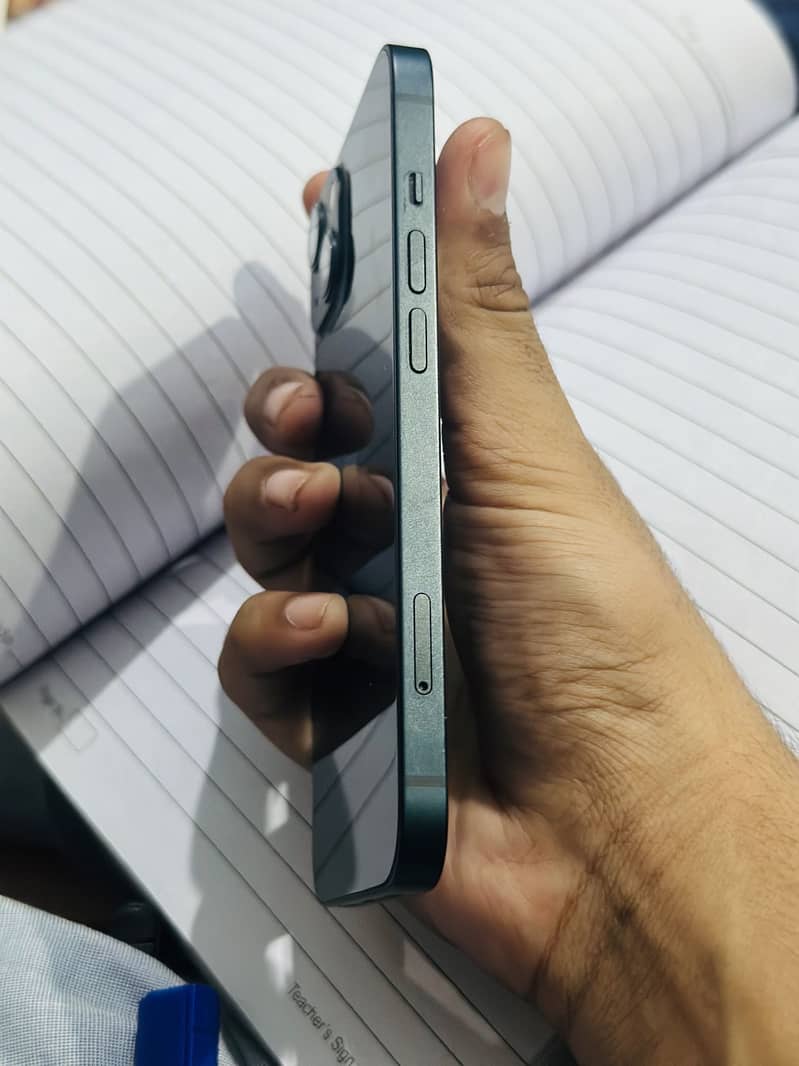 Apple iPhone 13 2