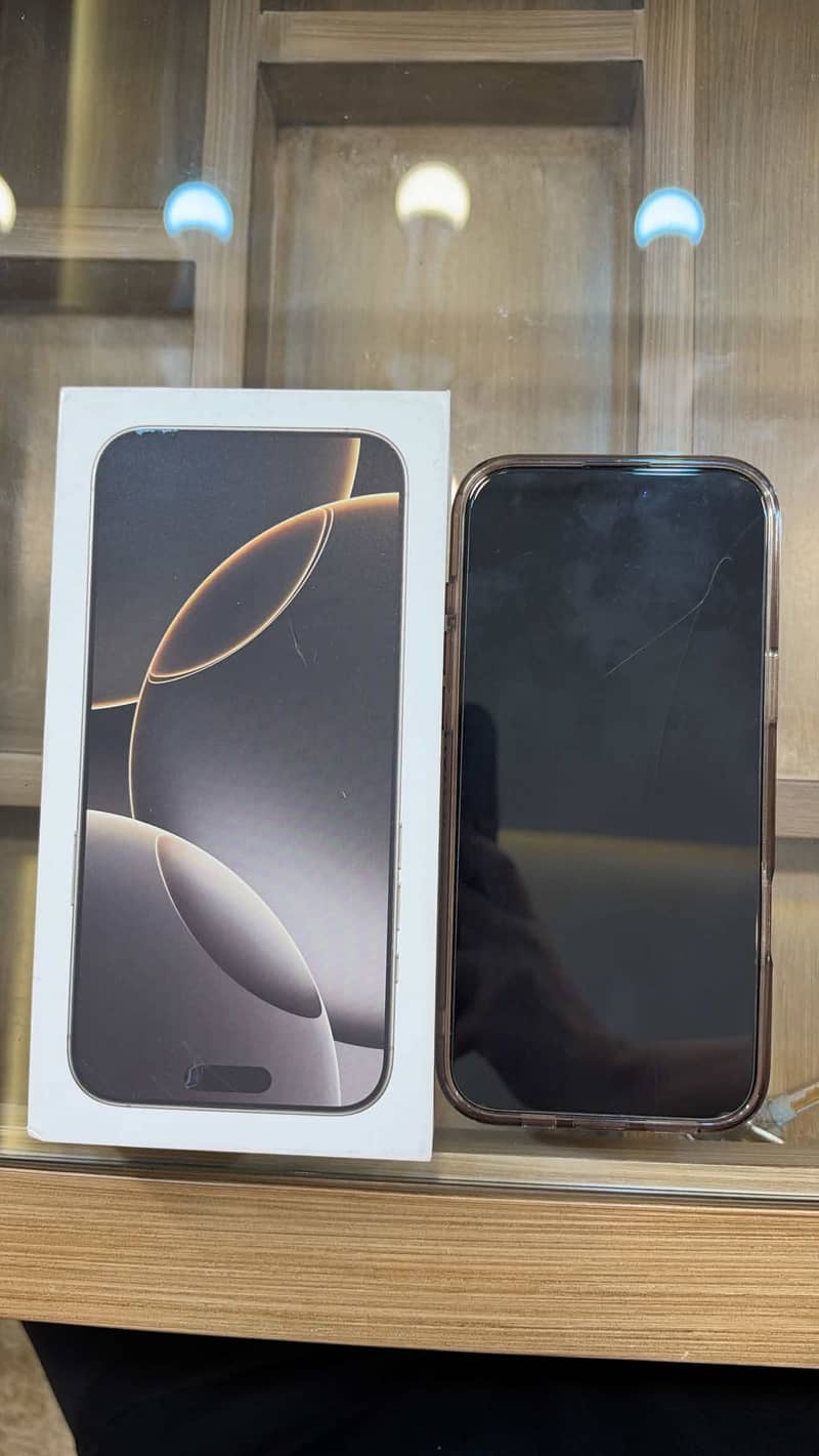 Apple iPhone 16 Pro Max 0