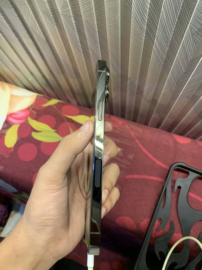 iPhone 13 Pro Max jv 5