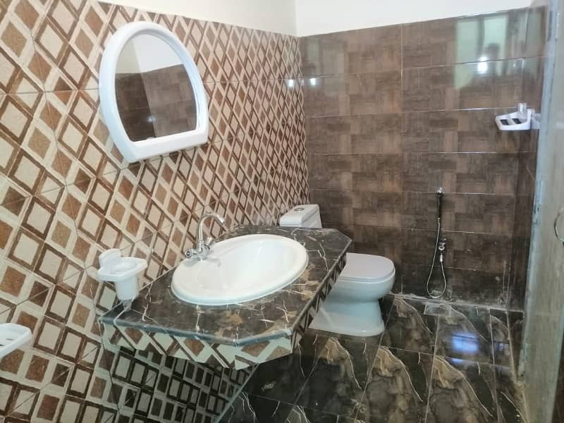 Flat Availblee For Rent 2