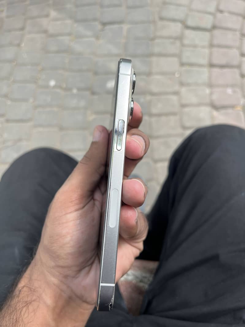 Apple iPhone 13 Pro 2