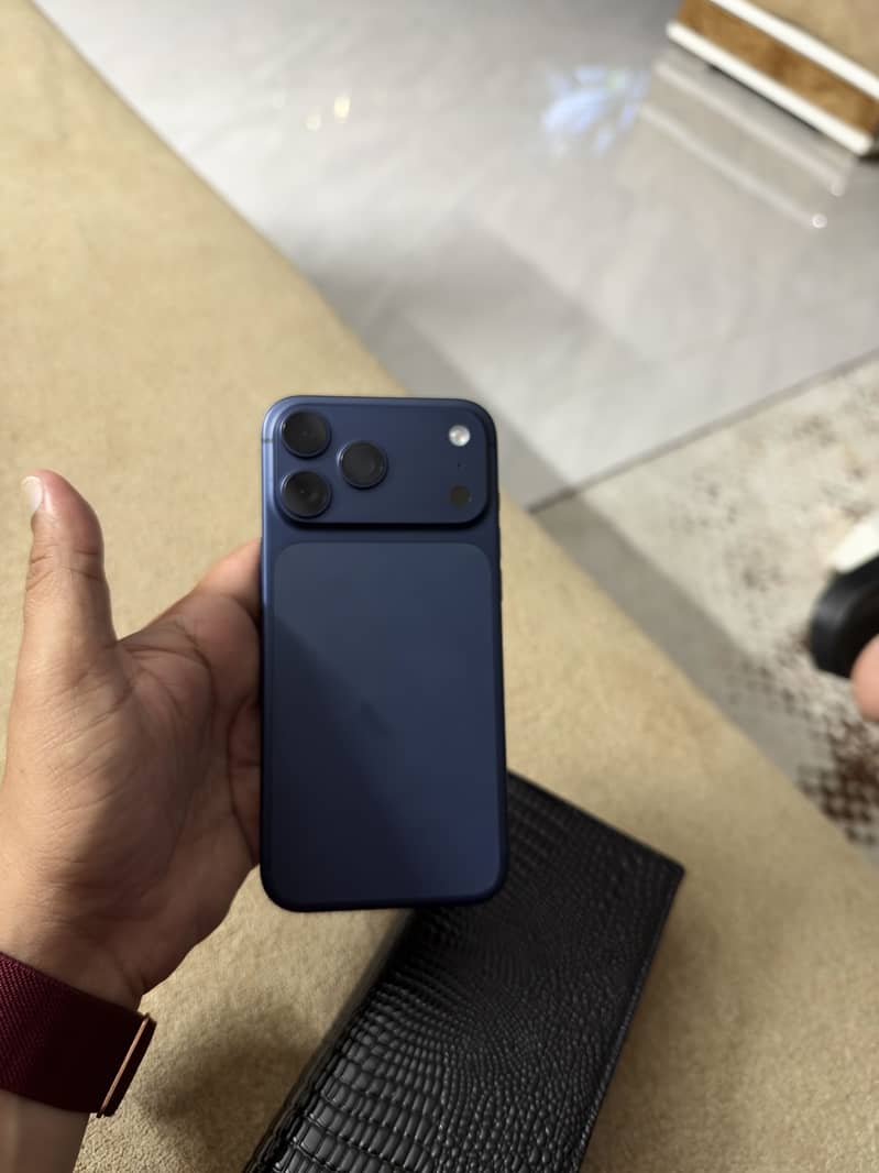 Apple iPhone 17 Pro Max 3