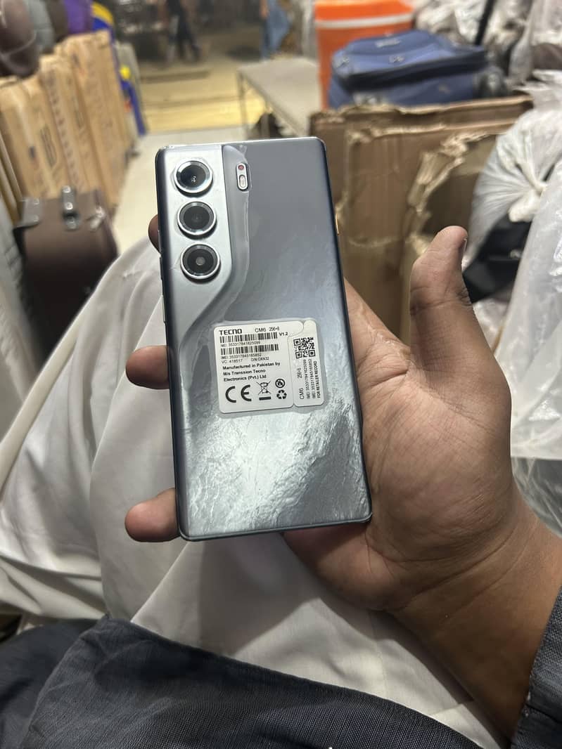 Tecno CAMON 40 Pro 4