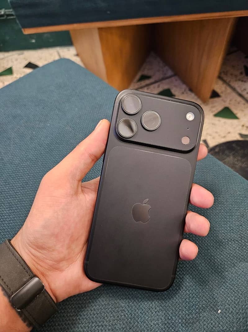 Apple iPhone 18 Pro Max 1