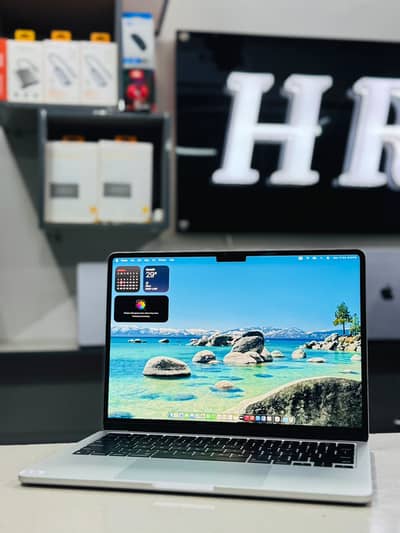 MacBook Air (M2, 2022) Silver Condition Up to 18hrs Backup