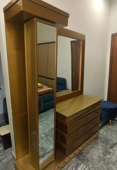 Dressing table for sale - long mirror with Storage