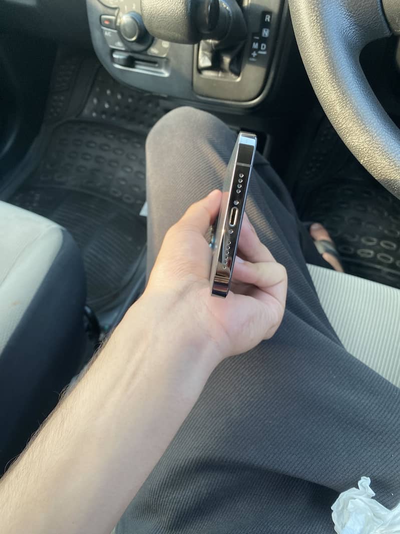 Apple iPhone 13 Pro Max 4