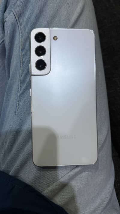 Samsung Mobile S22 10/10