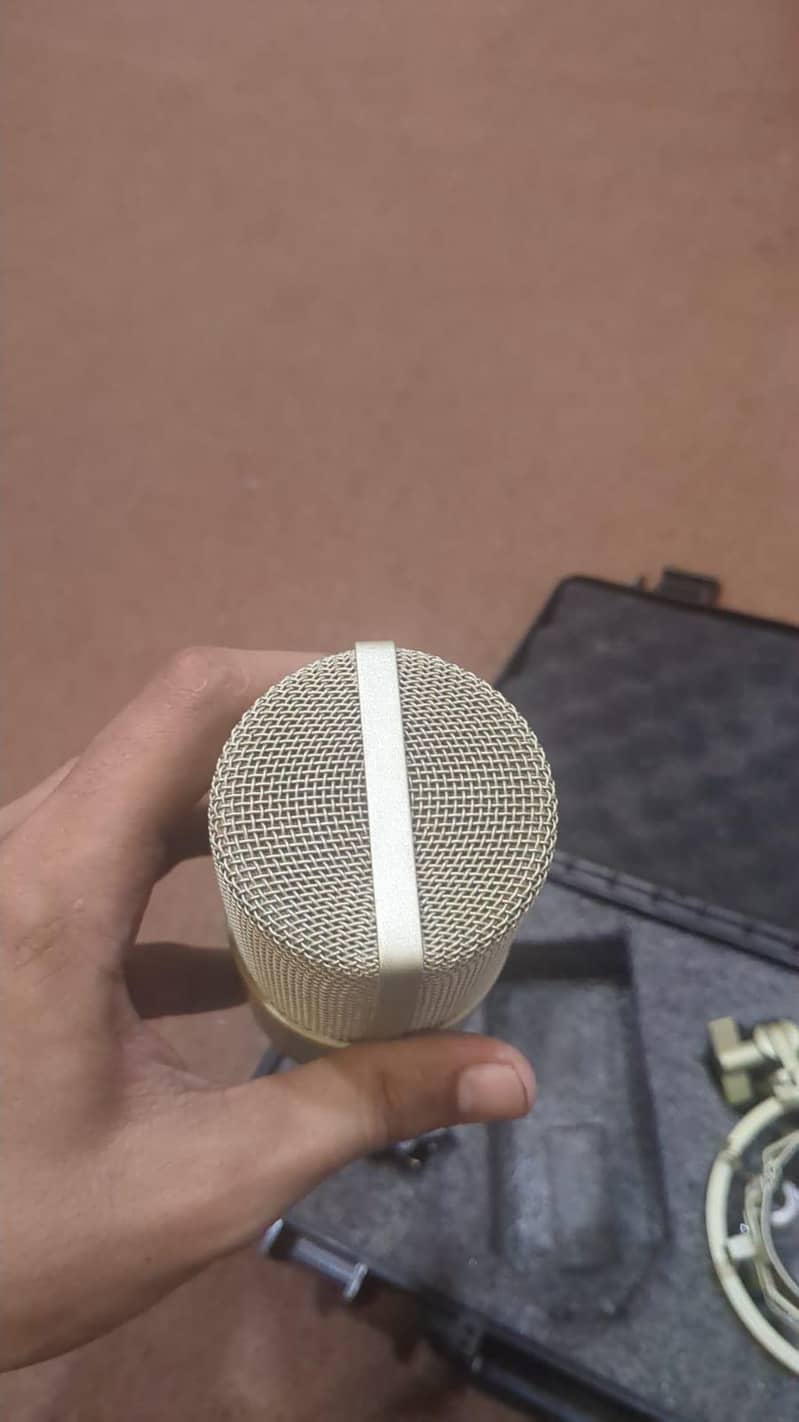 MXL 990 Microphone 1