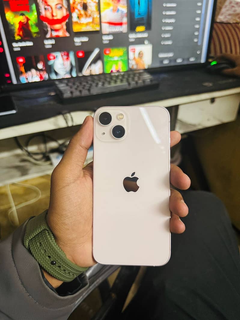 Apple iPhone 13 0