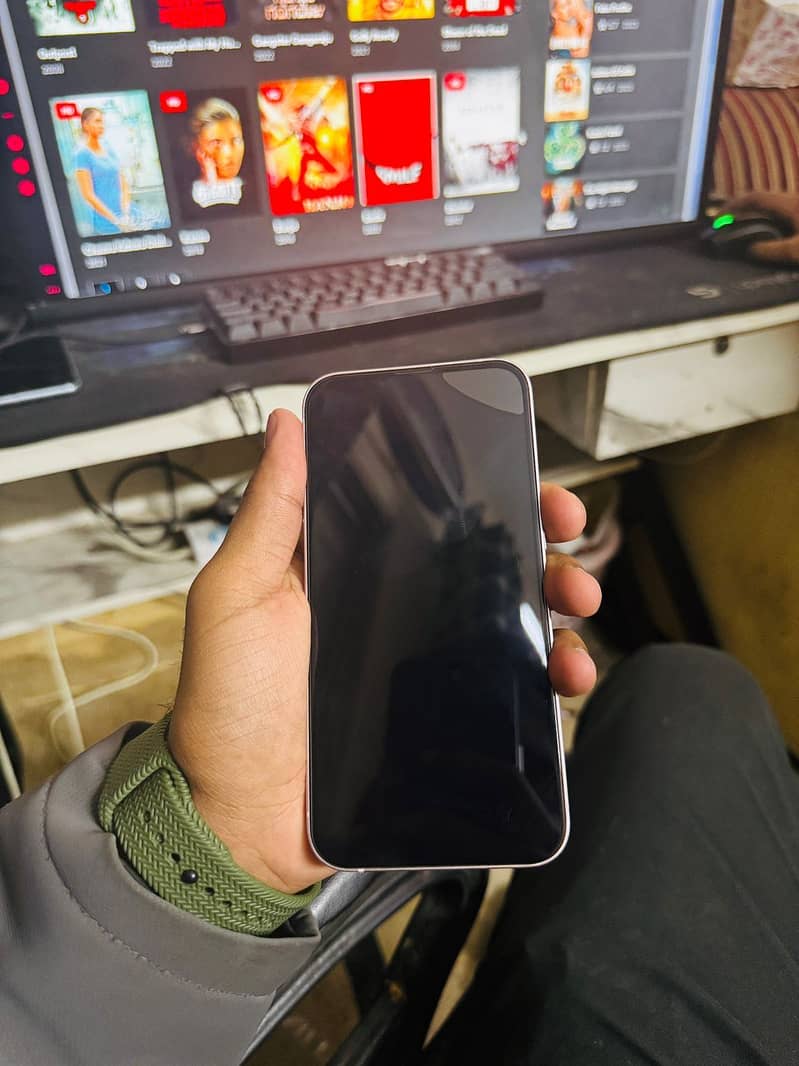 Apple iPhone 13 2