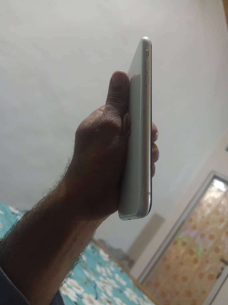 Apple iPhone 11 3