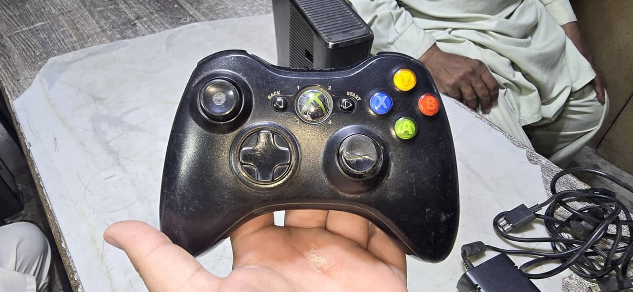 XBOX 360 ORIGINAL CONDITION 4