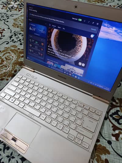 Dynabook i5-3rd Gen, 4gb, 128gb