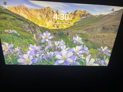Gaming pc with hp screen and one more monitor