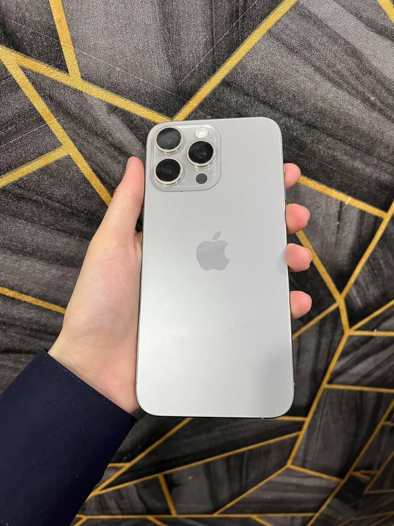 Apple iPhone 15 Pro Max 0