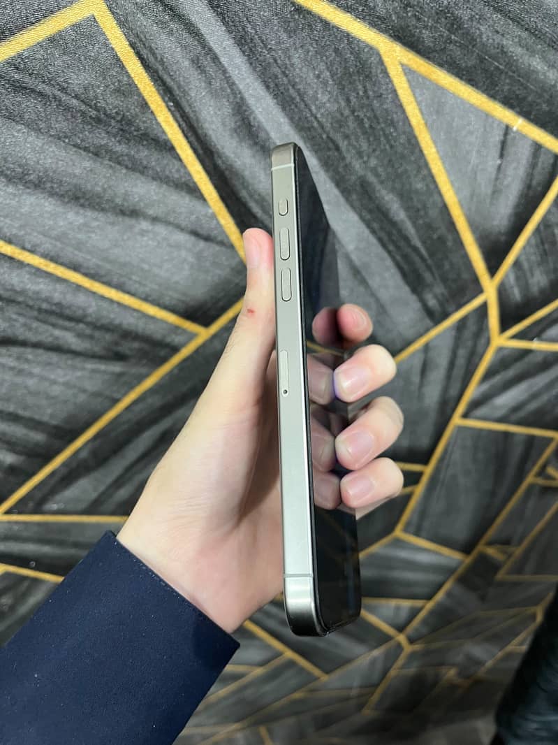 Apple iPhone 15 Pro Max 1