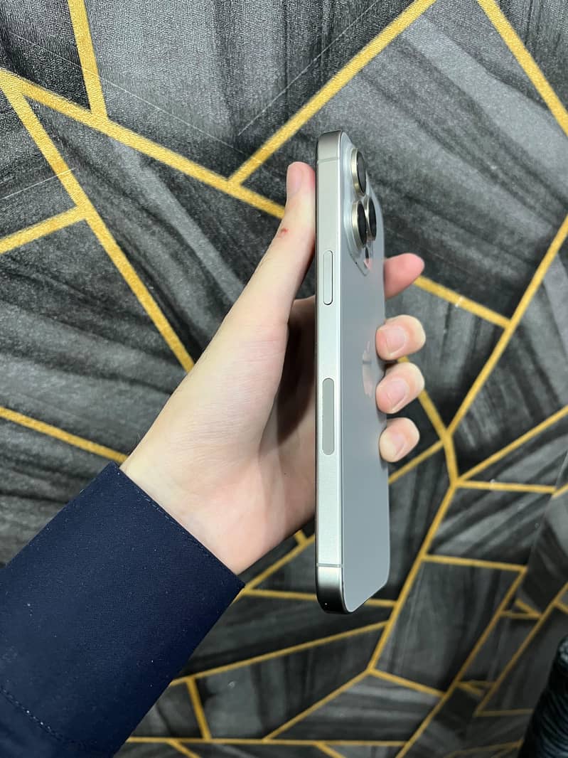 Apple iPhone 15 Pro Max 2