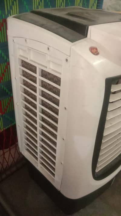 United Ka new room cooler hai 1 sezan chala hai