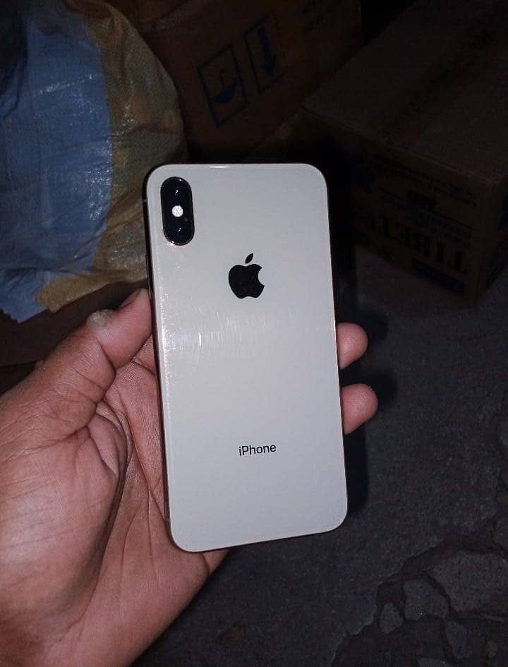 Apple iPhone XS 4