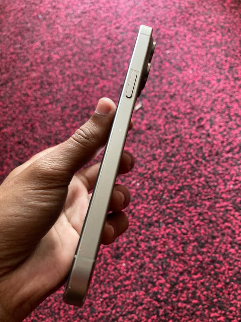 Apple iPhone 15 Pro Max 0