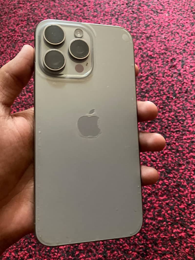 Apple iPhone 15 Pro Max 4