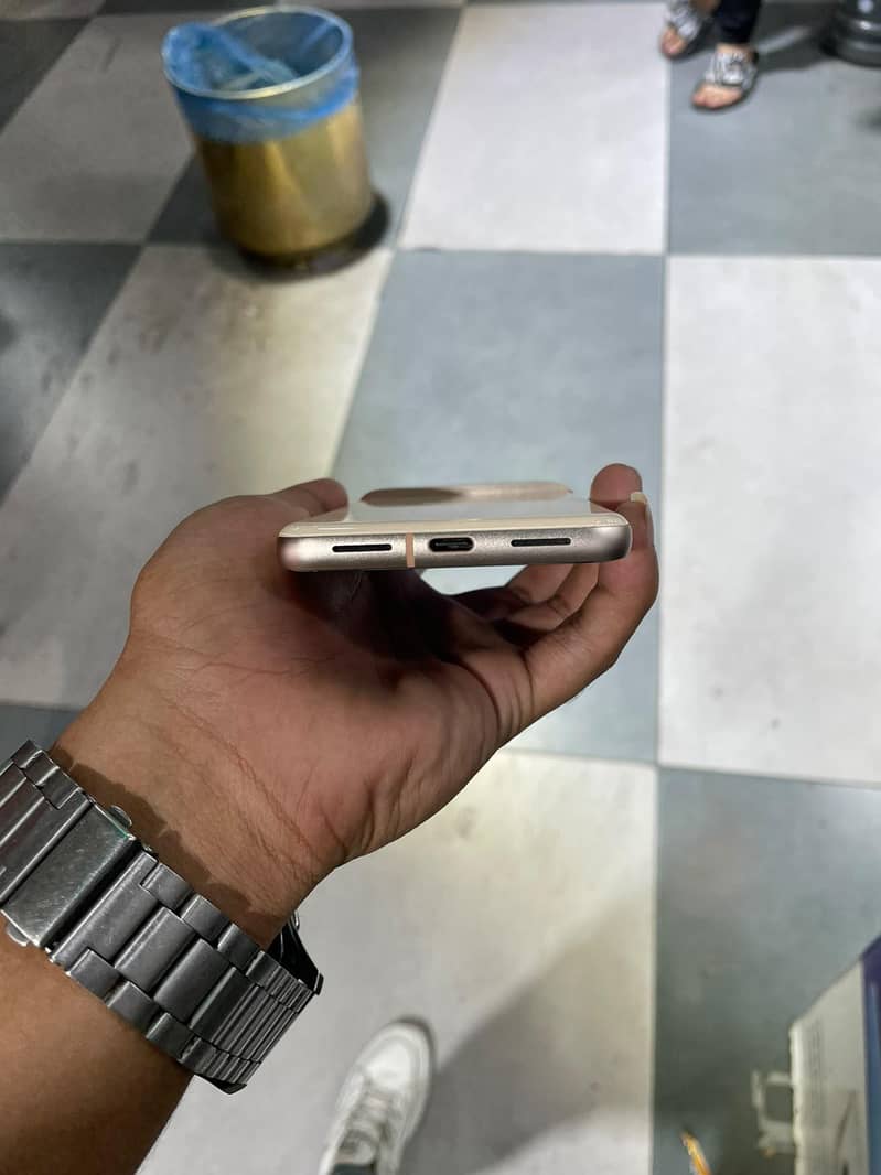 Google Pixel 8 5