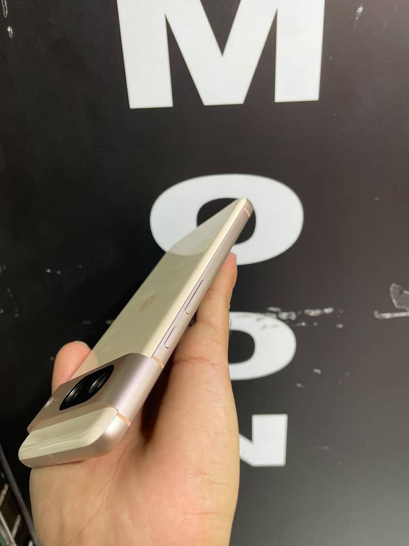 Google Pixel 8 12