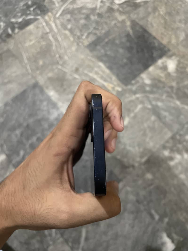 Apple iPhone 12 3