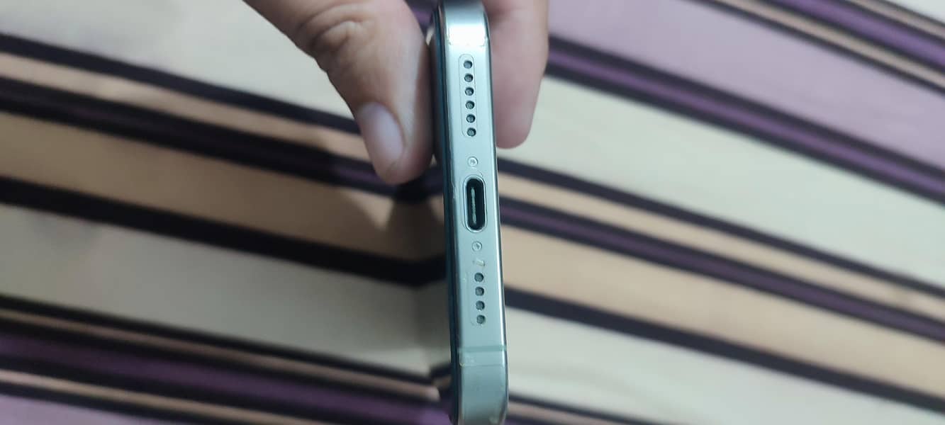 Apple iPhone 16 Pro Max 1