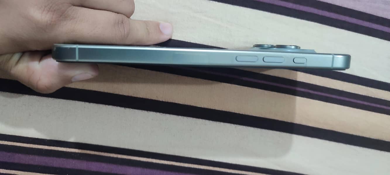 Apple iPhone 16 Pro Max 5