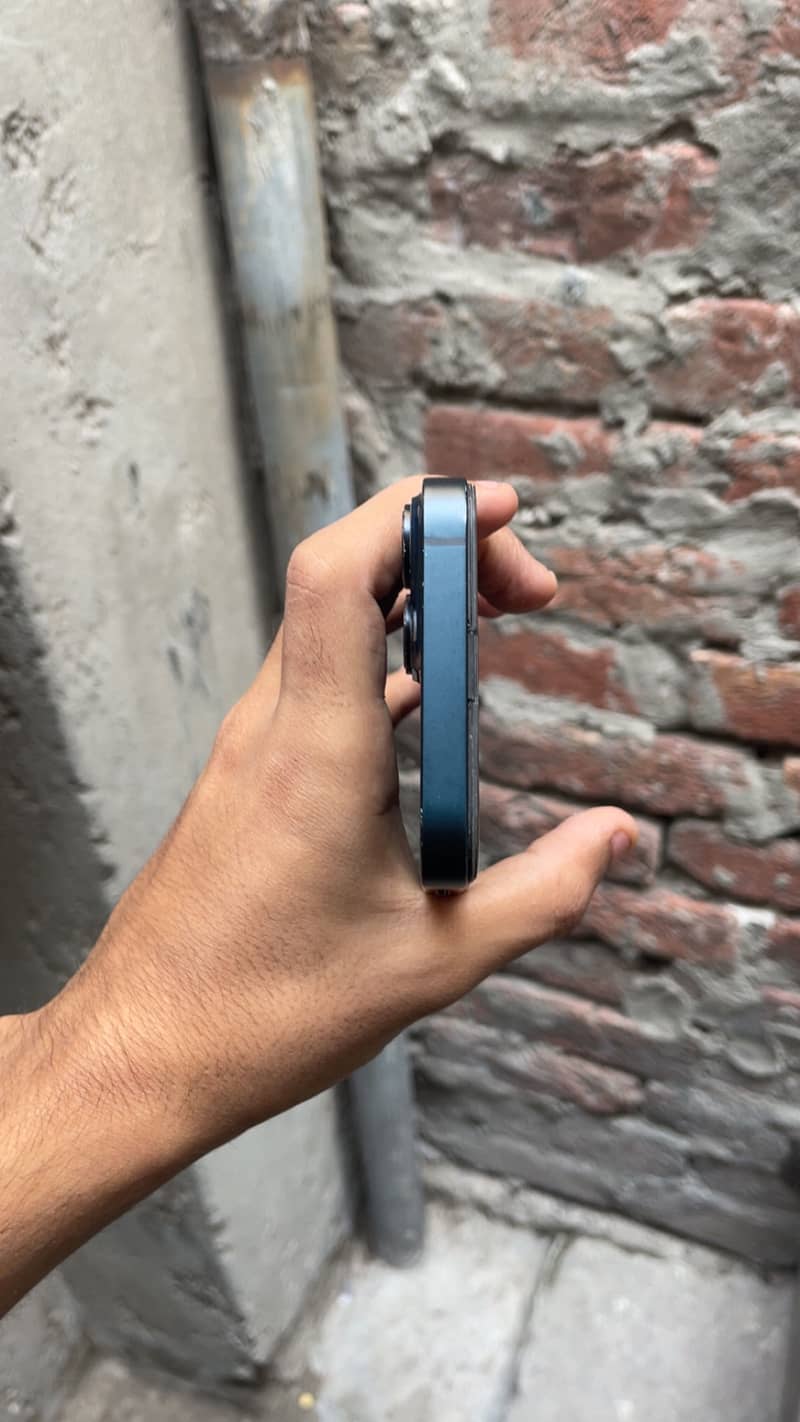 Apple iPhone 14 3